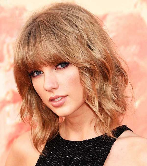 Taylor Swift cùng mái tóc lob gợn sóng