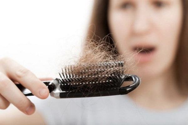 Rụng tóc ở phụ nữ: Nguyên nhân và cách chữa hiệu quả