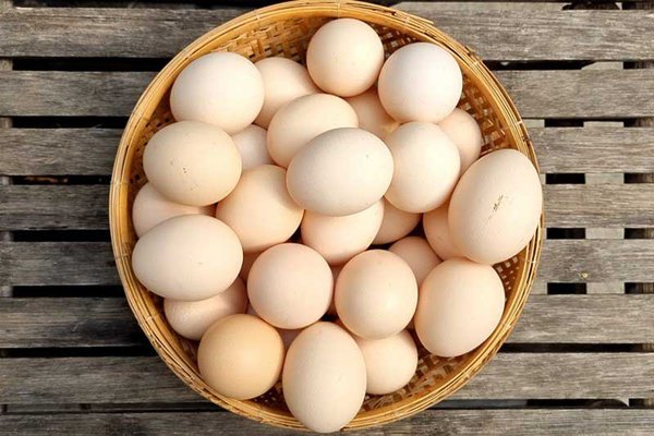 Bổ sung trứng thường xuyên giúp hạn chế tình trạng gãy rụng tóc (Ảnh: Internet)