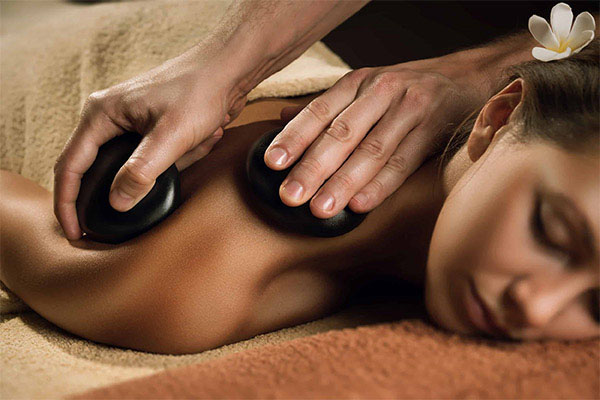 massage kết hợp với dụng cụ