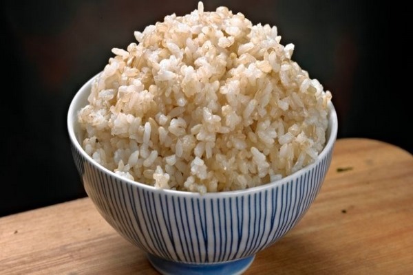 1 bát cơm gạo lứt chứa 218 kcal