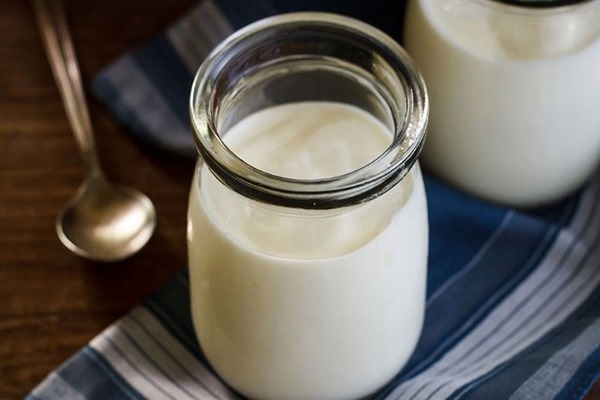 sữa chua chứa khoảng 3.7gr protein