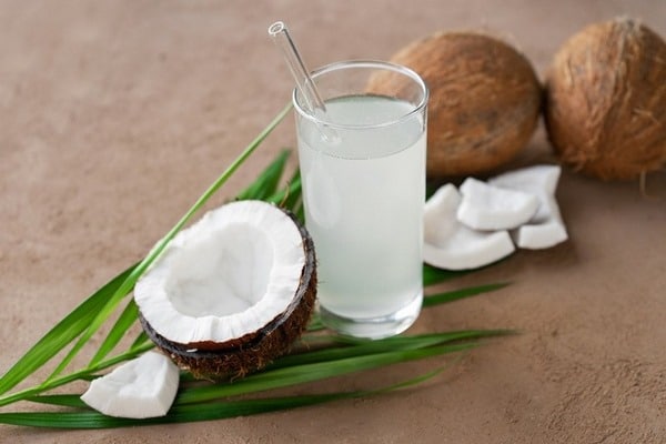 nước dừa chứa khoảng 44 calo
