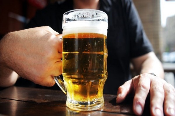 tiêu thụ bia lâu dễ nghiện